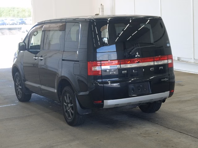 MITSUBISHI DELICA D:5