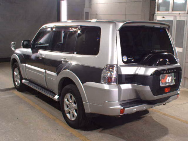 MITSUBISHI PAJERO