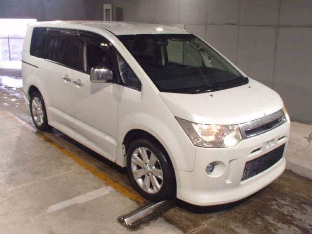 MITSUBISHI DELICA D:5