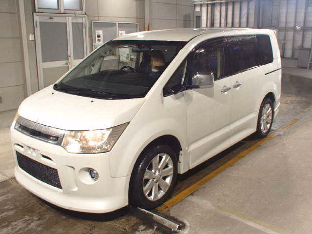 MITSUBISHI DELICA D:5