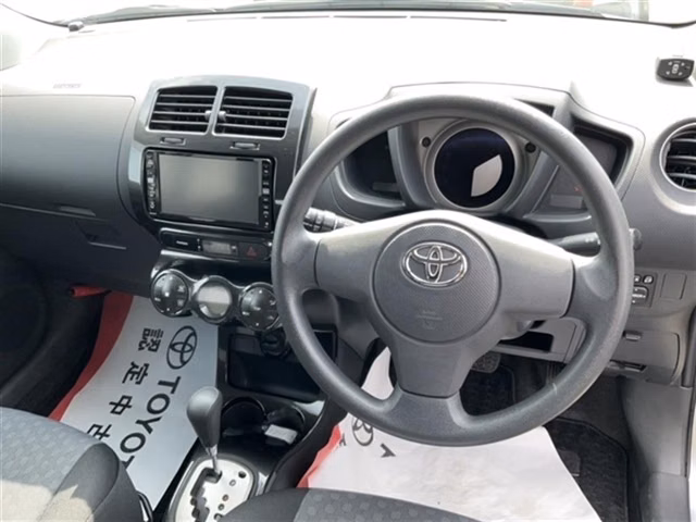 TOYOTA IST