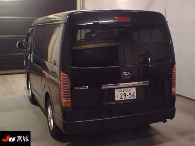 TOYOTA HIACE
