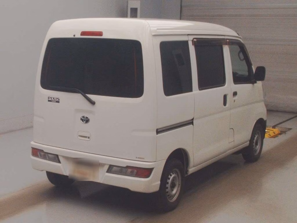 TOYOTA PIXIS VAN