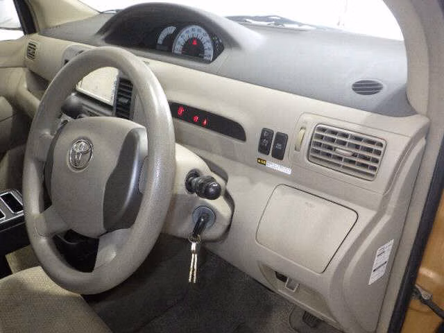 TOYOTA RAUM