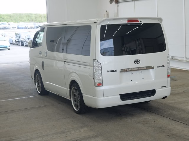 TOYOTA REGIUS ACE