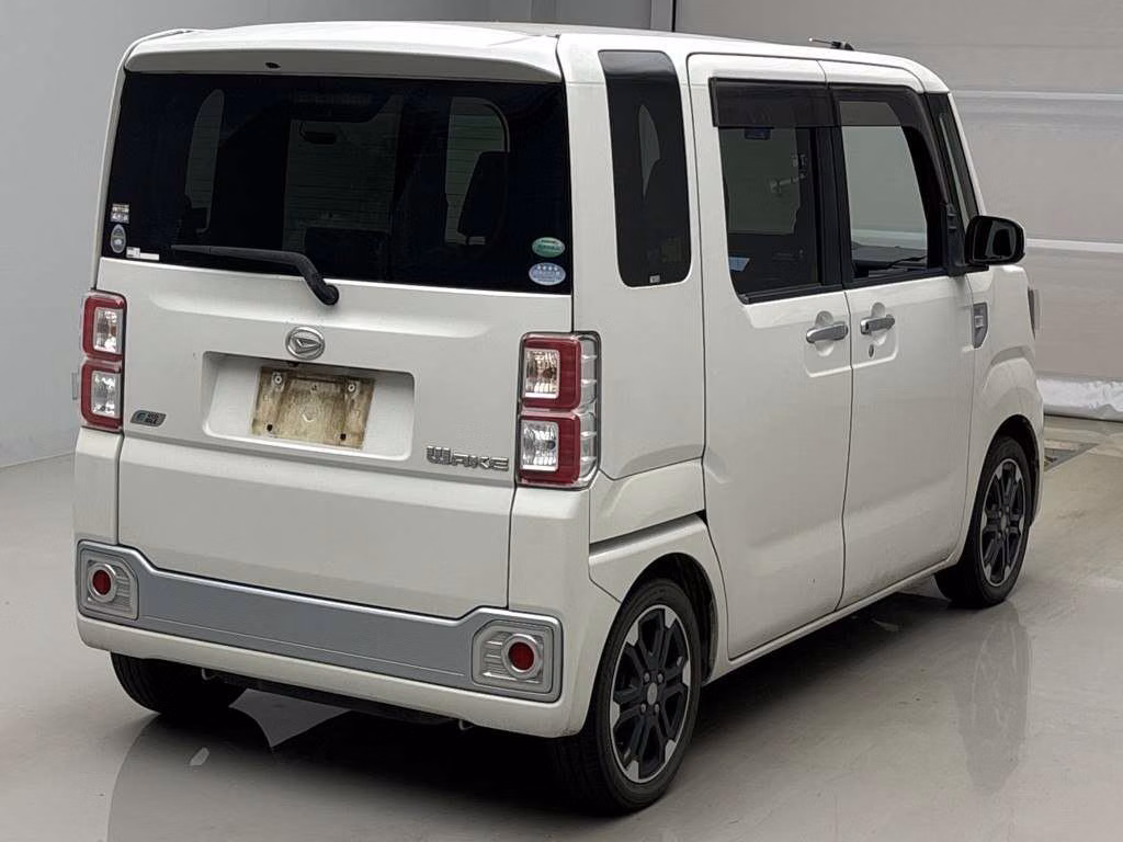 DAIHATSU WAKE