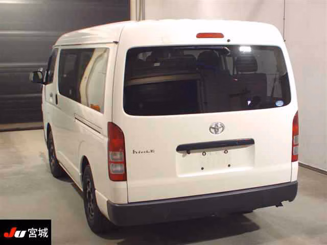 TOYOTA HIACE