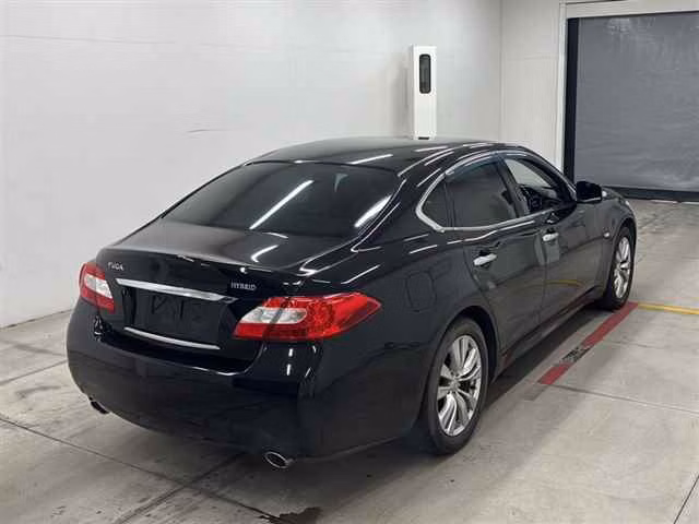 NISSAN FUGA