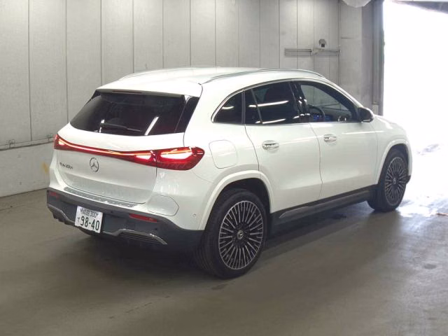 MERCEDES-BENZ EQA
