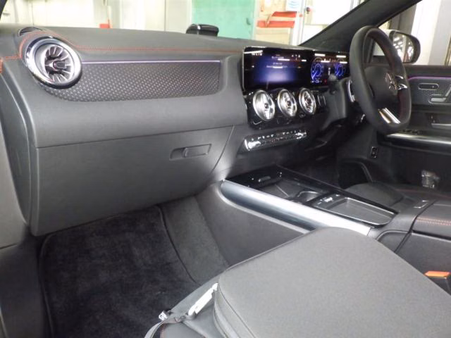 MERCEDES-BENZ EQA