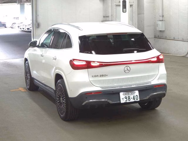 MERCEDES-BENZ EQA