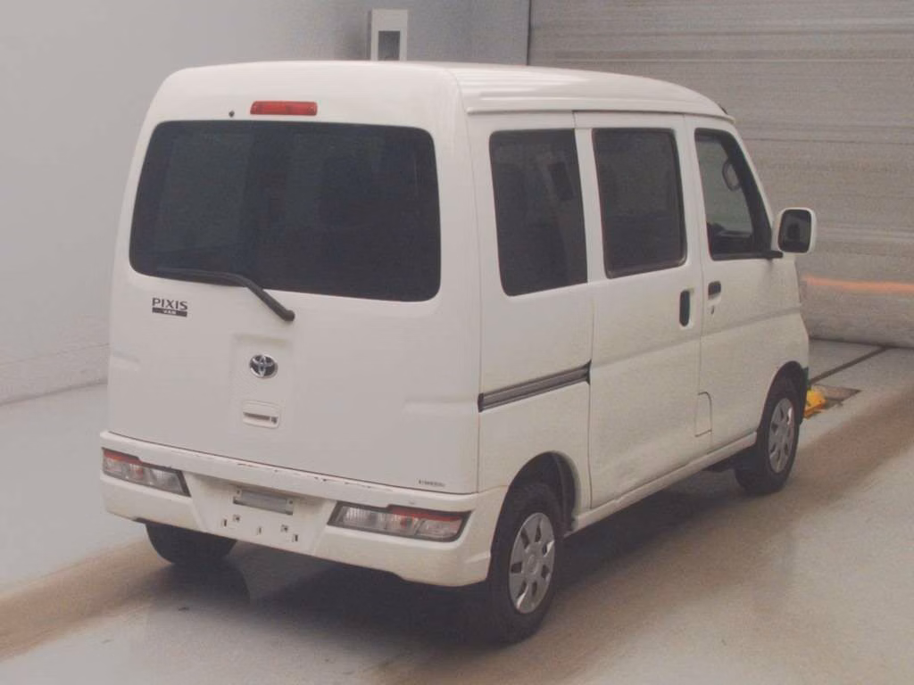 TOYOTA PIXIS VAN