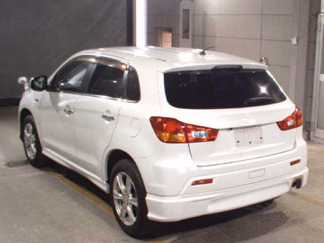MITSUBISHI RVR