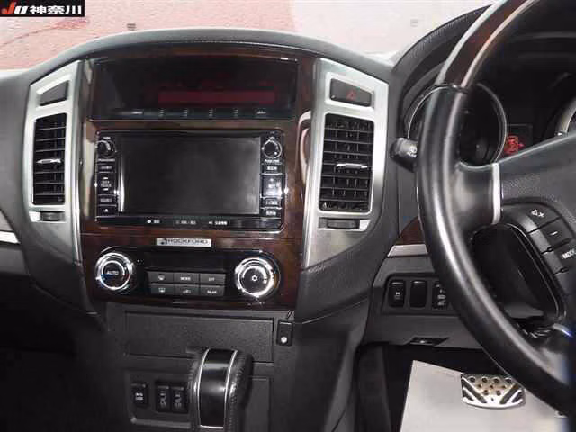 MITSUBISHI PAJERO