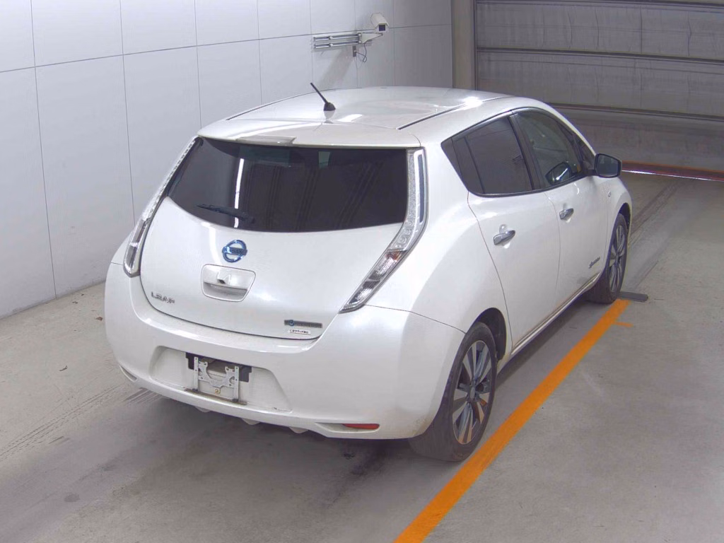 NISSAN LEAF