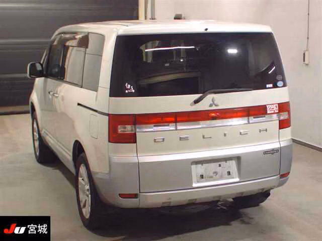 MITSUBISHI DELICA D:5