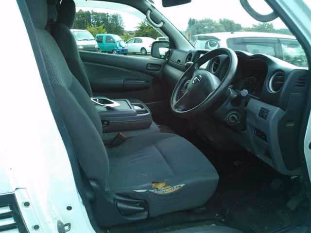NISSAN NV350 CARAVAN