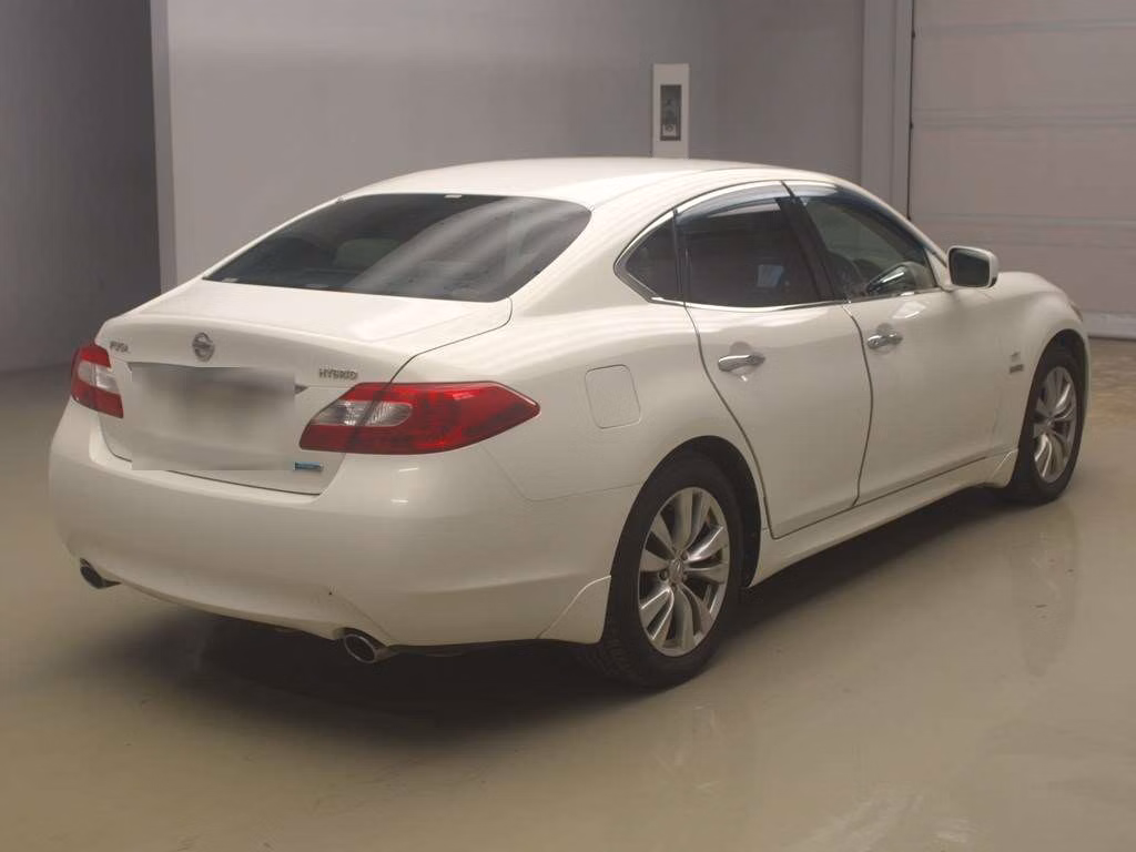 NISSAN FUGA