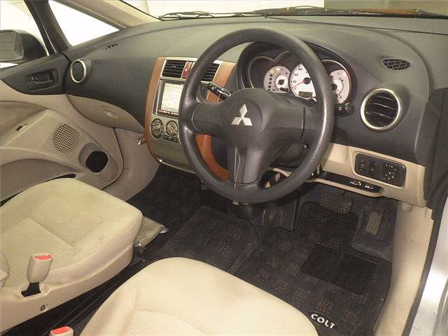 MITSUBISHI COLT PLUS