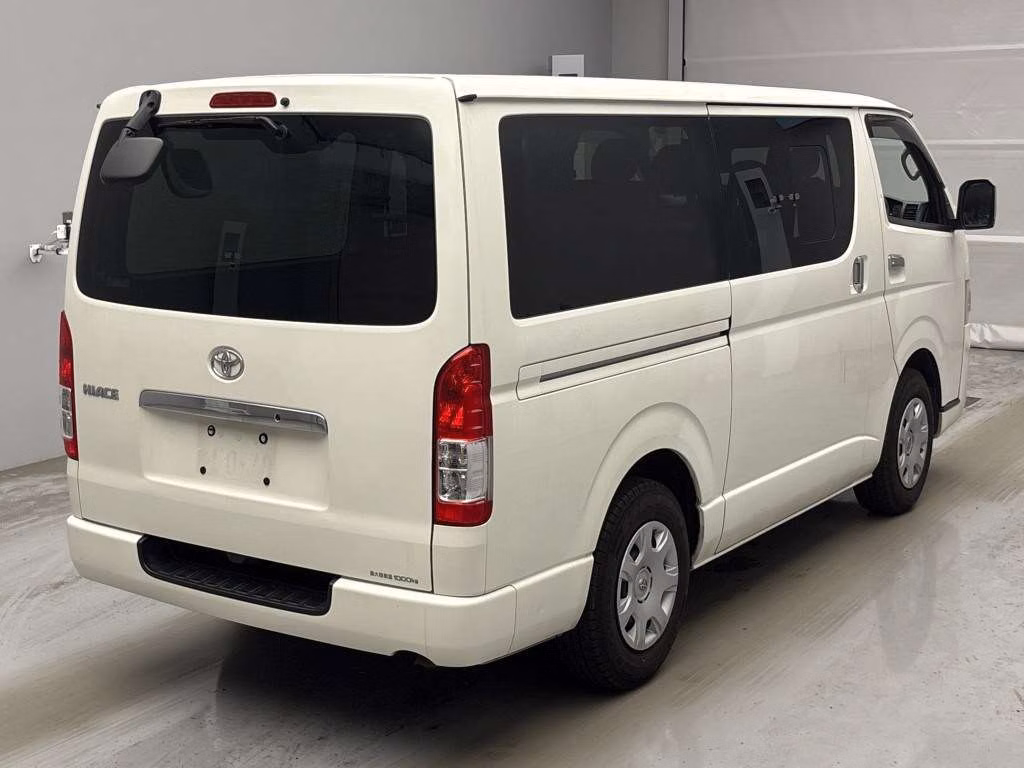 TOYOTA REGIUS ACE
