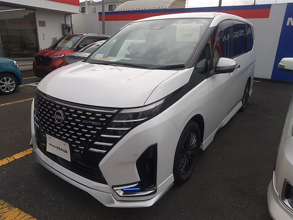 NISSAN SERENA