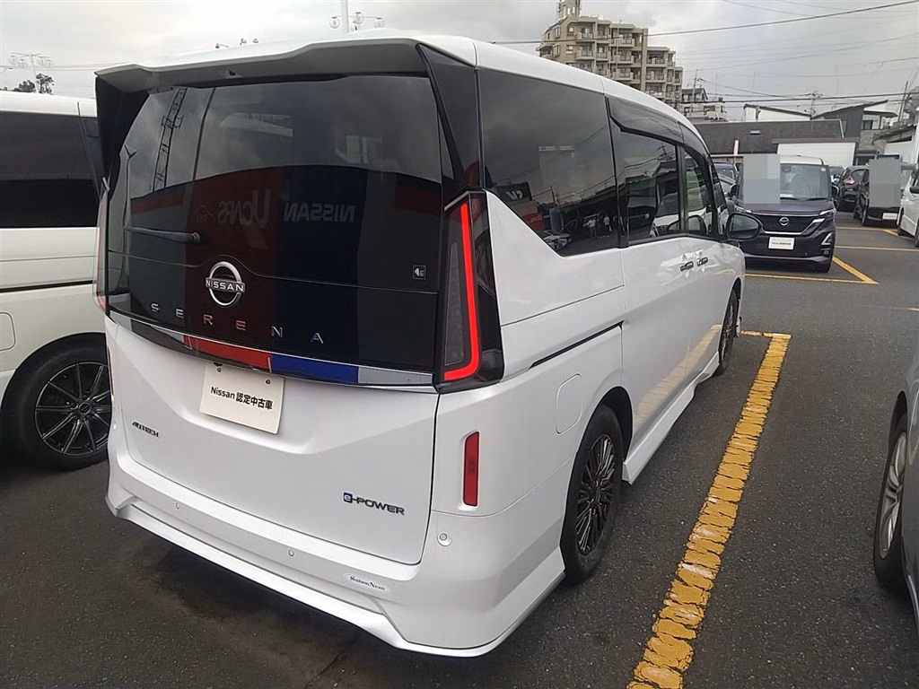 NISSAN SERENA