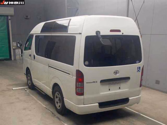 TOYOTA REGIUS ACE
