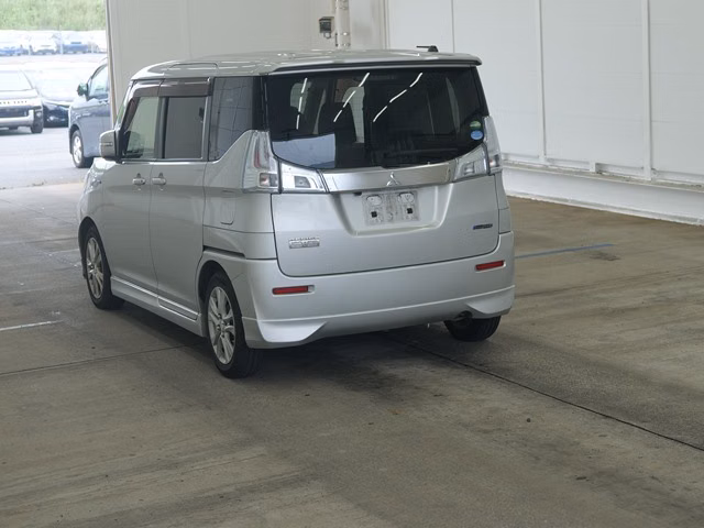 MITSUBISHI DELICA D:2
