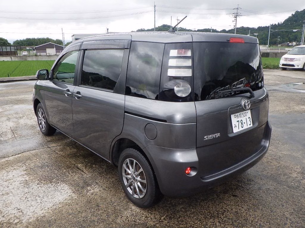 TOYOTA SIENTA