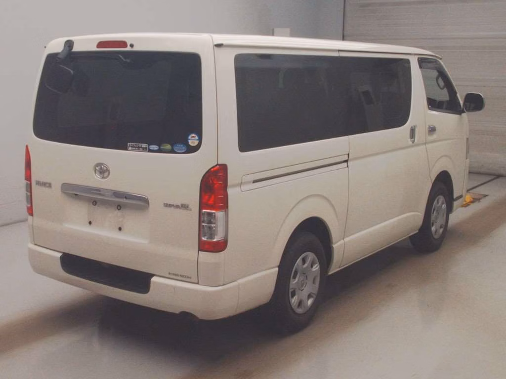 TOYOTA REGIUS ACE