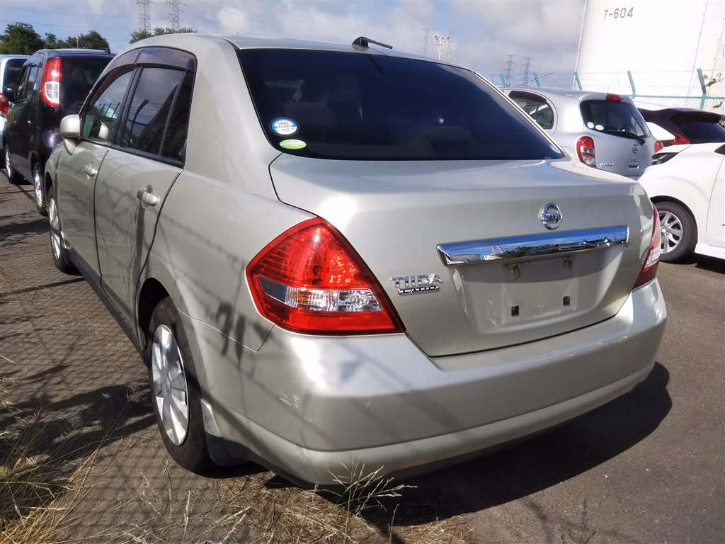 NISSAN TIIDA LATIO