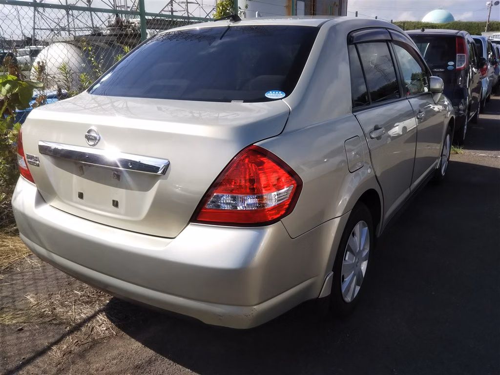 NISSAN TIIDA LATIO
