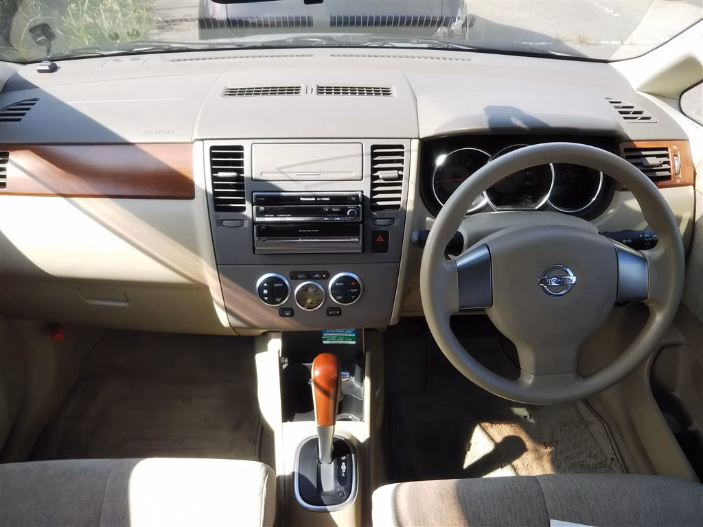 NISSAN TIIDA LATIO