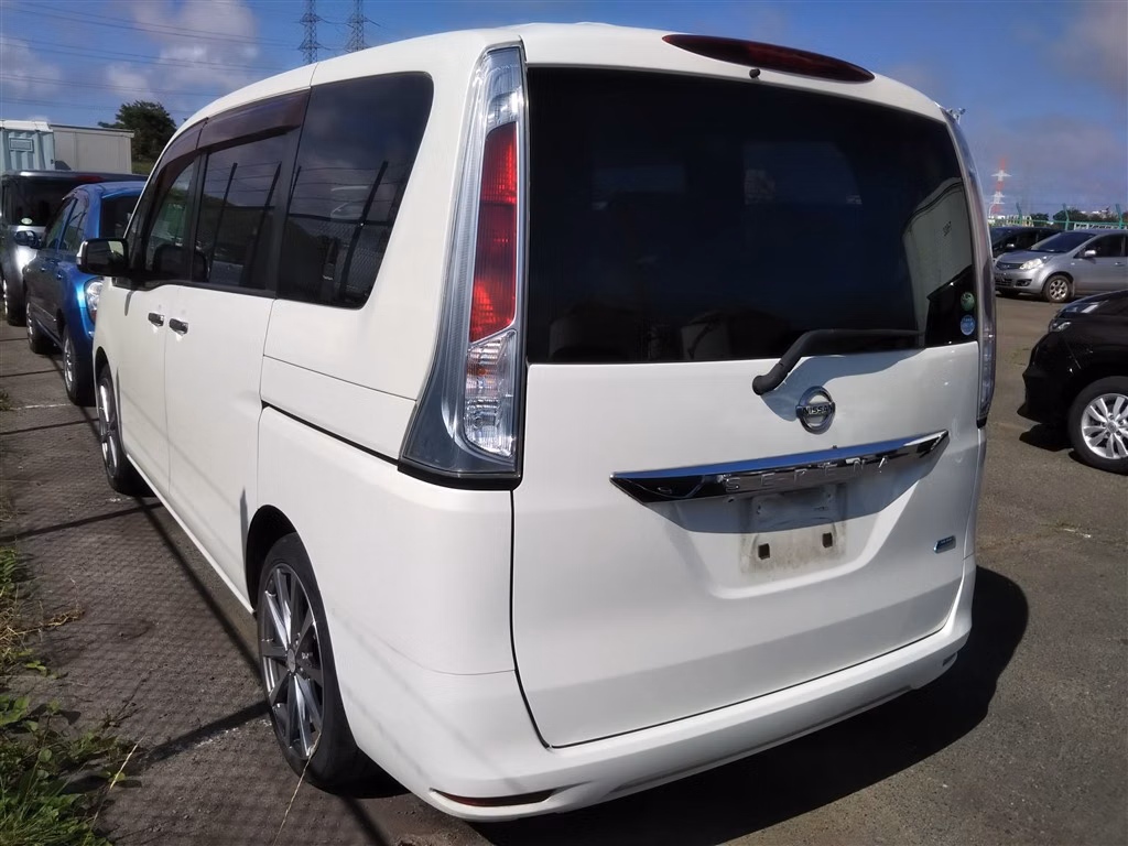 NISSAN SERENA