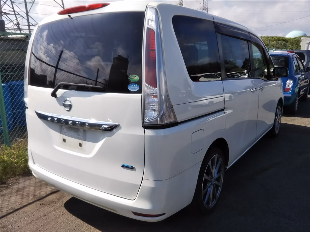 NISSAN SERENA