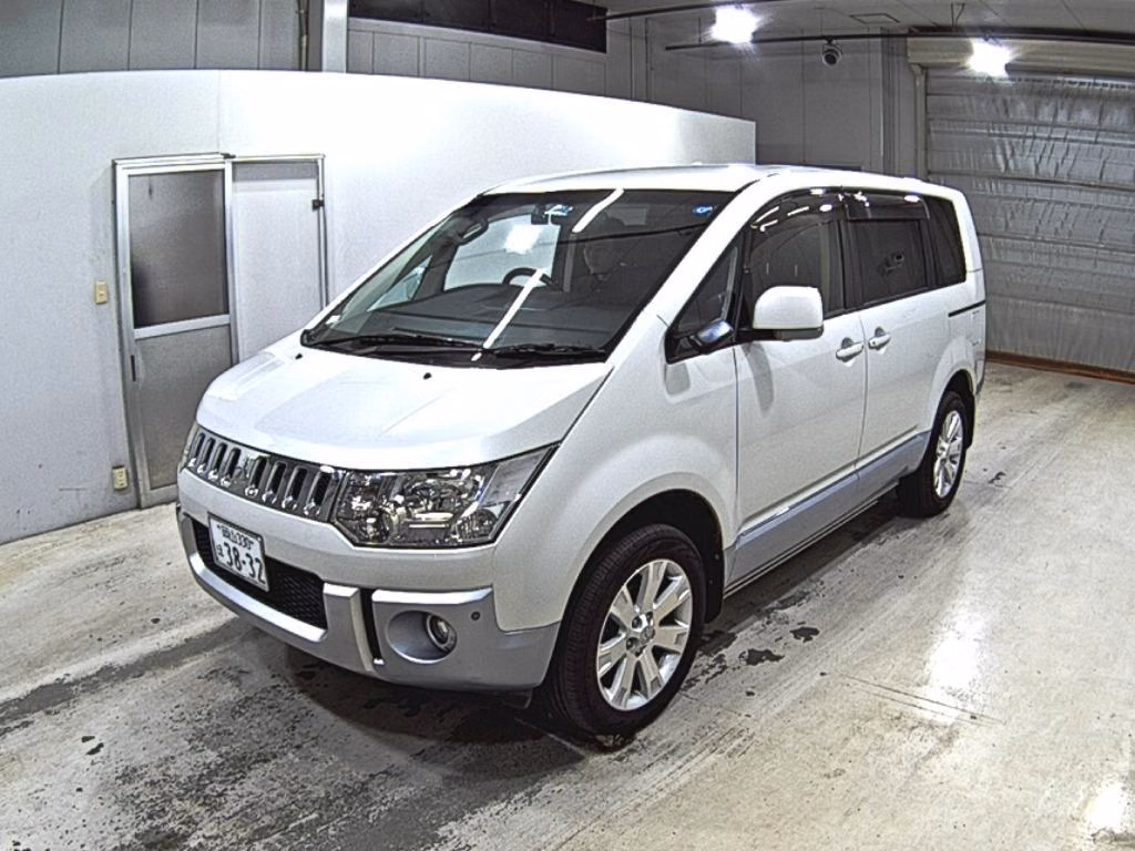 MITSUBISHI DELICA D:5