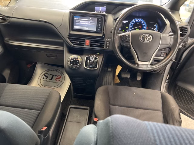 TOYOTA NOAH