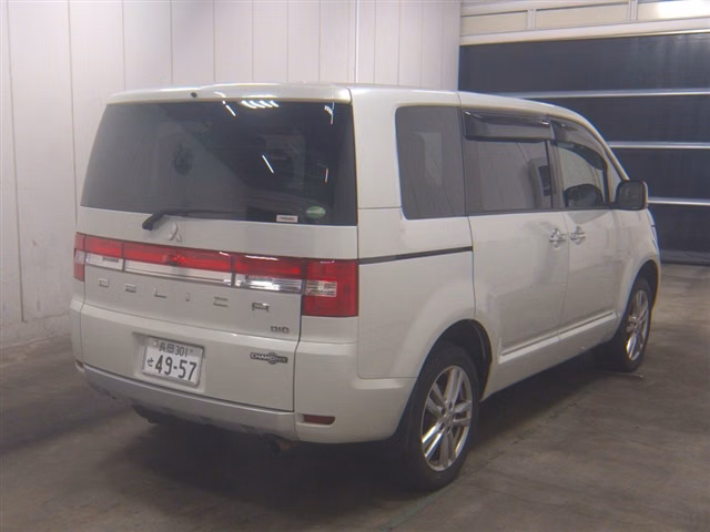 MITSUBISHI DELICA D:5
