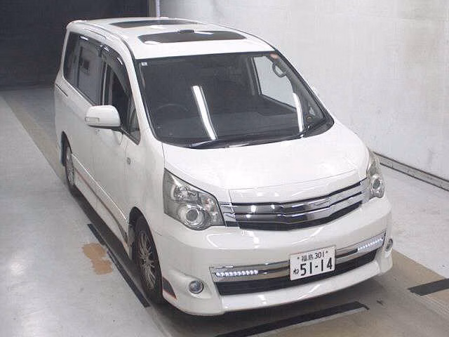 TOYOTA NOAH
