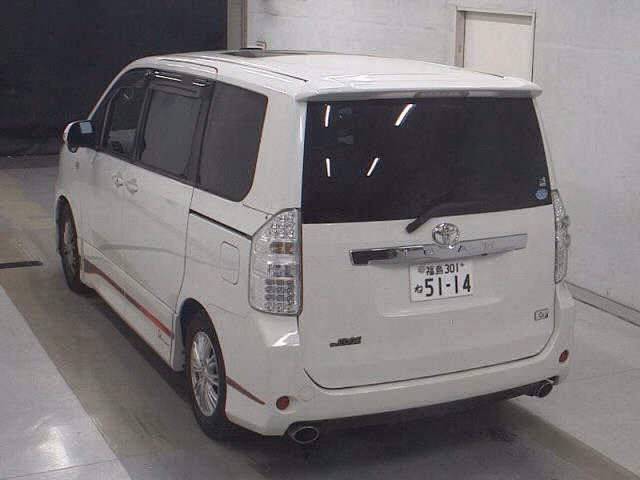TOYOTA NOAH