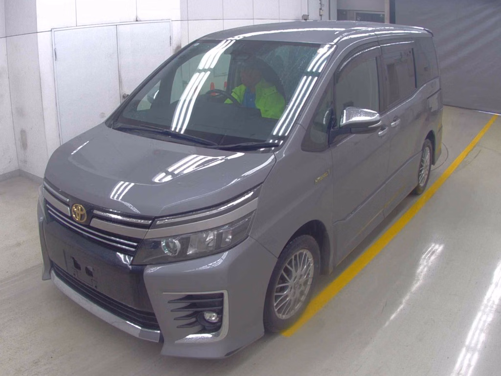 TOYOTA VOXY