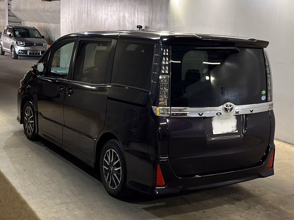 TOYOTA VOXY
