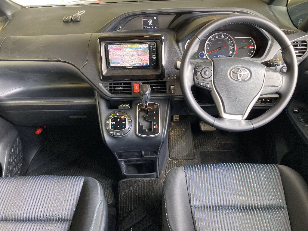 TOYOTA VOXY