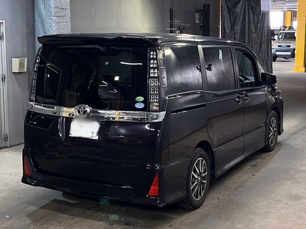 TOYOTA VOXY