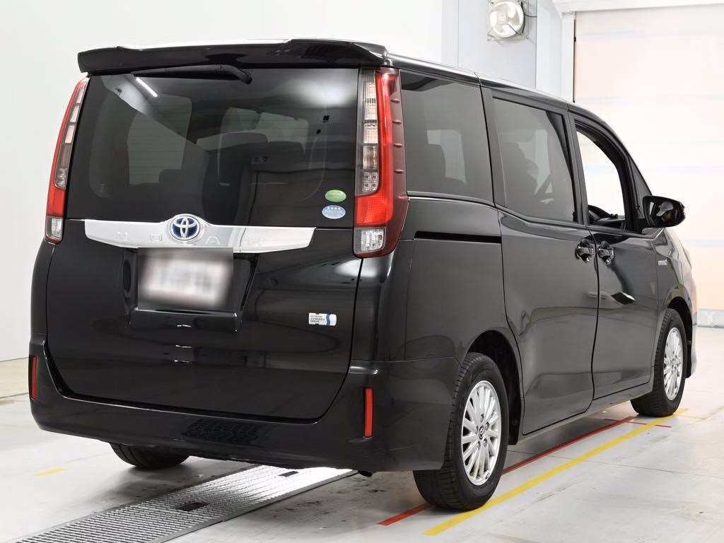 TOYOTA NOAH