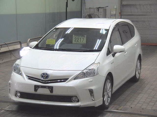 TOYOTA PRIUS ALPHA