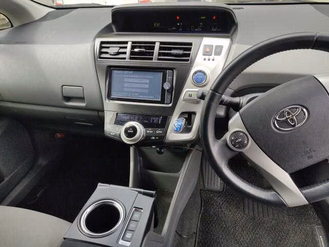 TOYOTA PRIUS ALPHA