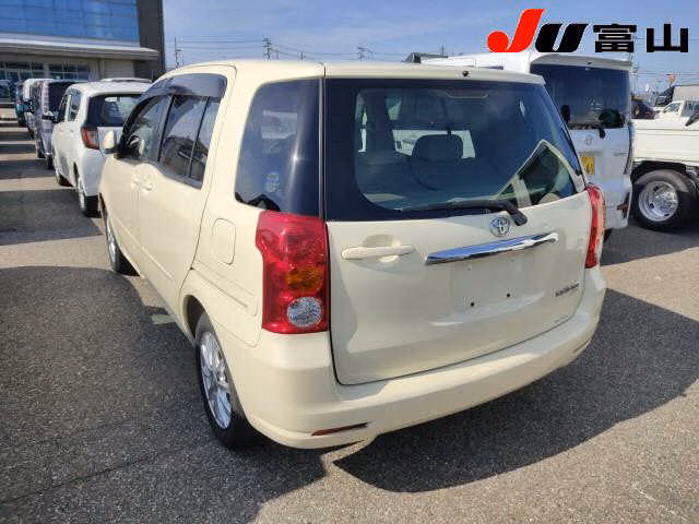 TOYOTA RAUM