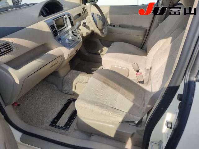 TOYOTA RAUM