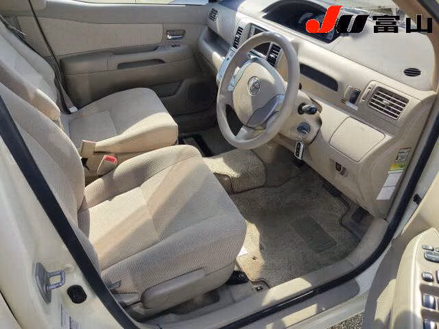 TOYOTA RAUM